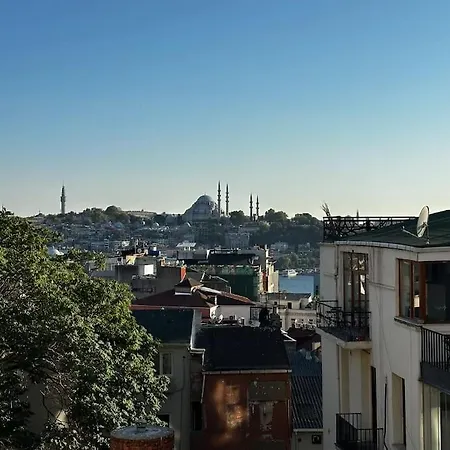 2br, 2ba 3rd Floor Of Historical Building, Galata