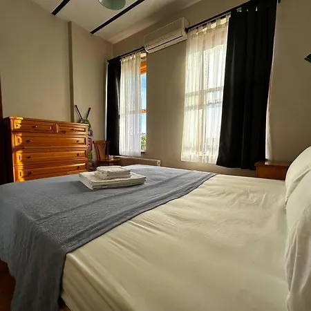 Apartment 2br, 2ba 3rd Floor Of Historical Building, Galata
