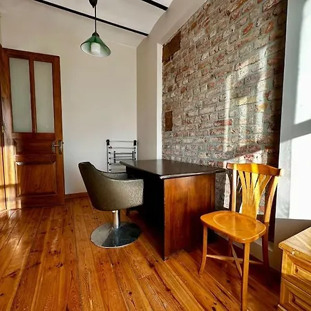 Apartment 2br, 2ba 3rd Floor Of Historical Building, Galata Istanbul