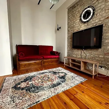 2br, 2ba 3rd Floor Of Historical Building, Galata Apartment *