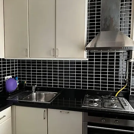 Apartment 2br, 2ba 3rd Floor Of Historical Building, Galata Istanbul