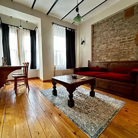 2br, 2ba 3rd Floor Of Historical Building, Galata Apartment Istanbul